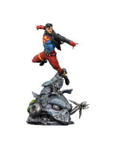 Superboy szobor - DC Comics Deluxe Art Scale - 