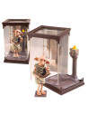 Dobby Magical Creatures Szobor 19 cm - Harry Potter - Noble Collection