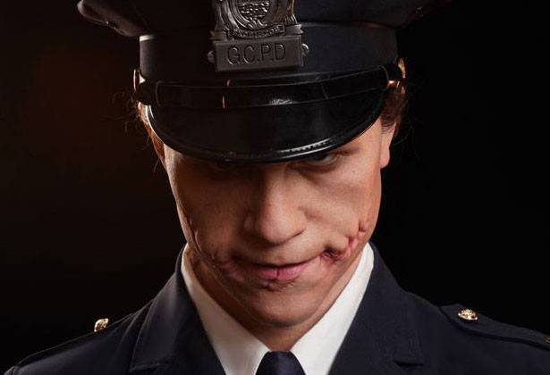 The Joker (Police Uniform) Mellszobor 1/1 - Queen Studios - Bemutató